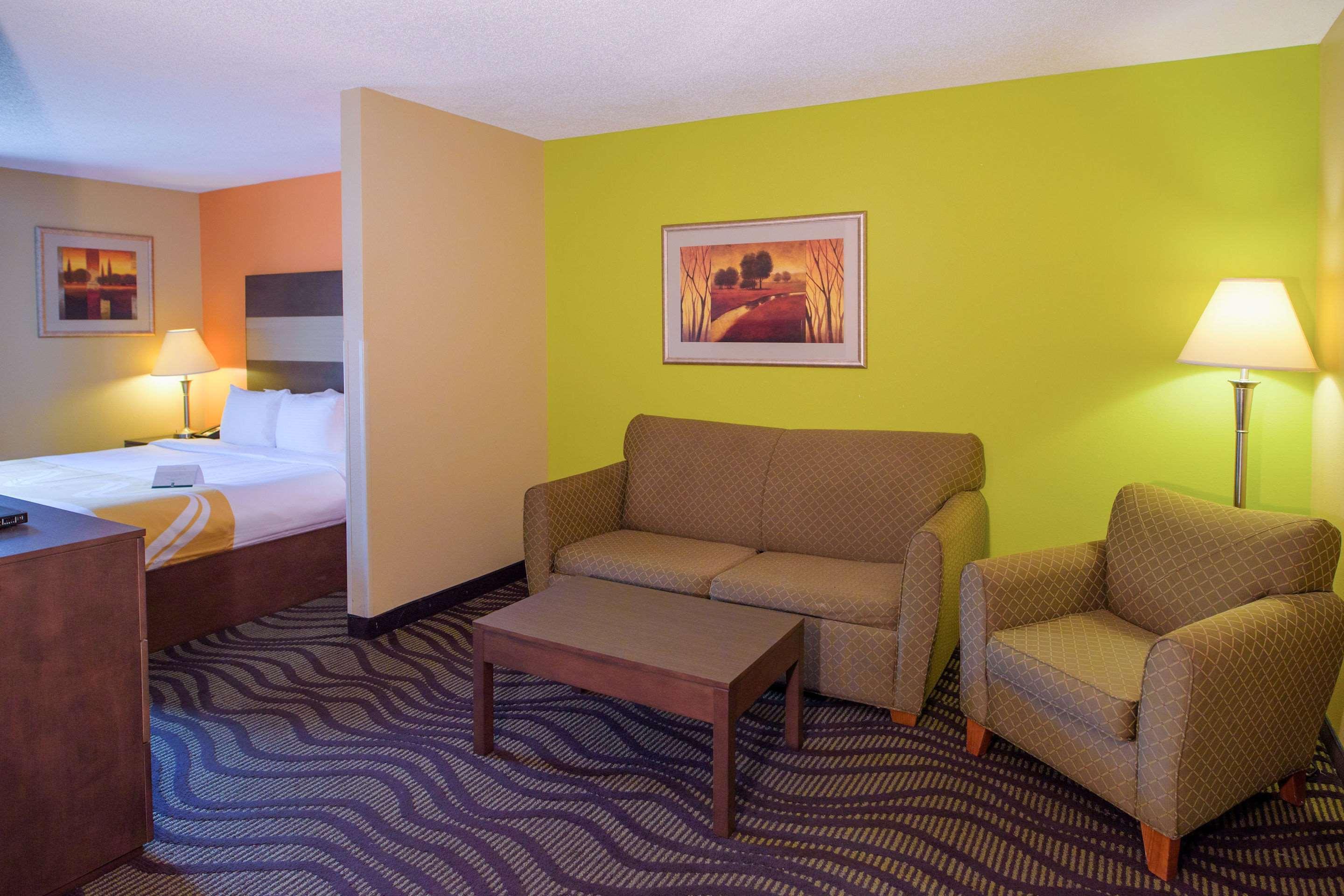 Quality Suites Memphis/ Wolfchase Galleria Buitenkant foto