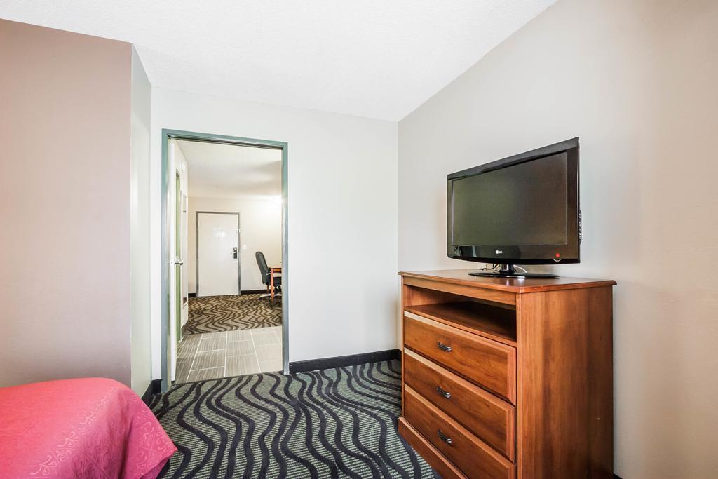 Quality Suites Memphis/ Wolfchase Galleria Buitenkant foto