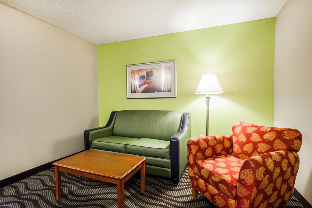 Quality Suites Memphis/ Wolfchase Galleria Buitenkant foto